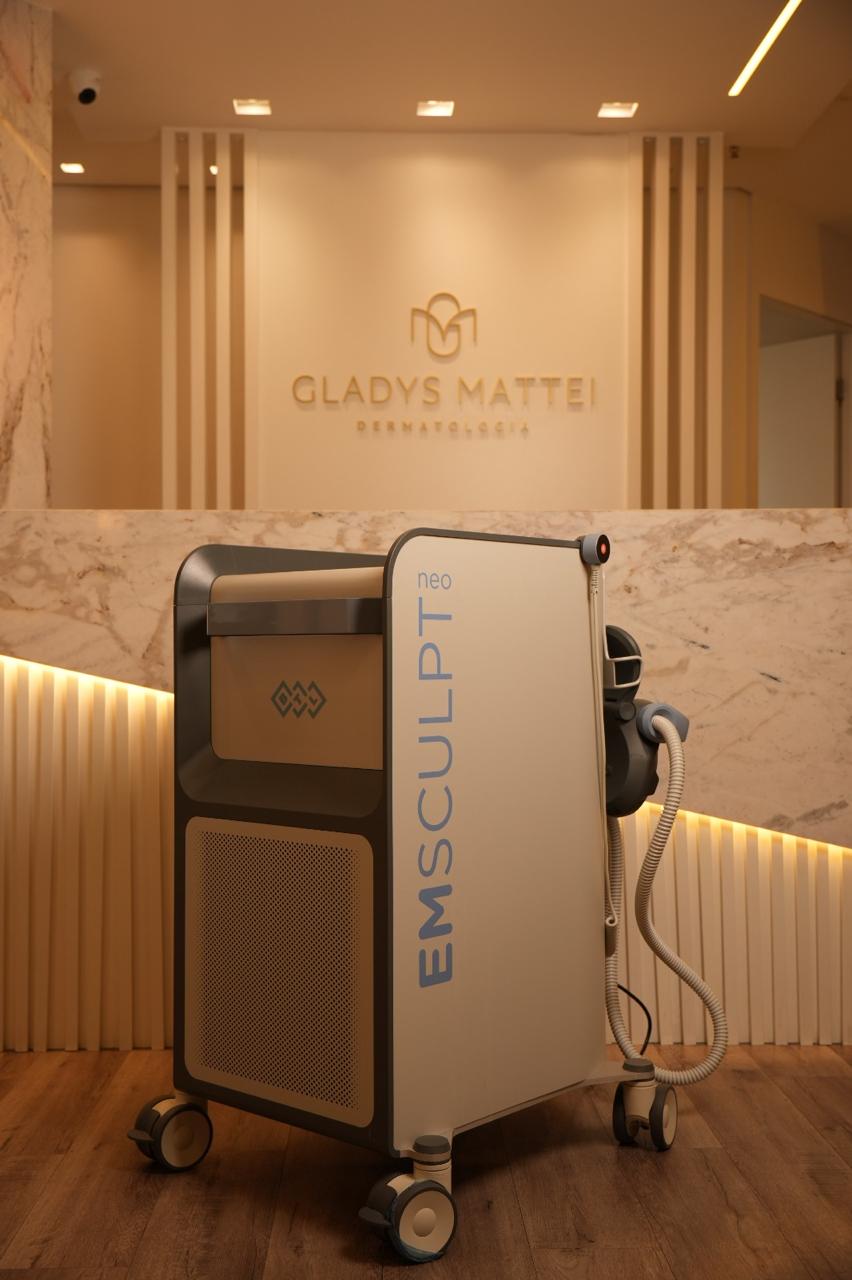 Equipamento Emsculpt Neo na Clínica Dra. Gladys Mattei